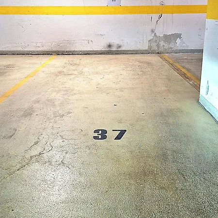 H10 With Free Parking Lägenhet