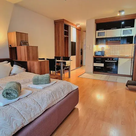 H10 With Free Parking *