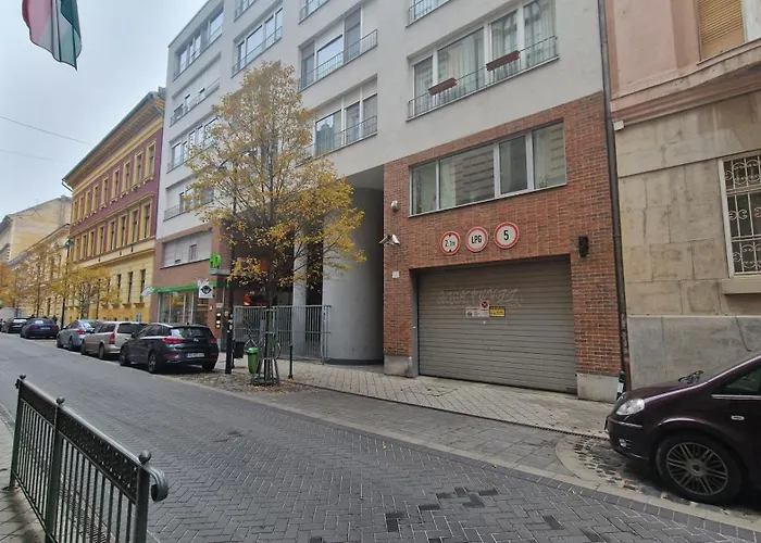 H10 With Free Parking Apartament *